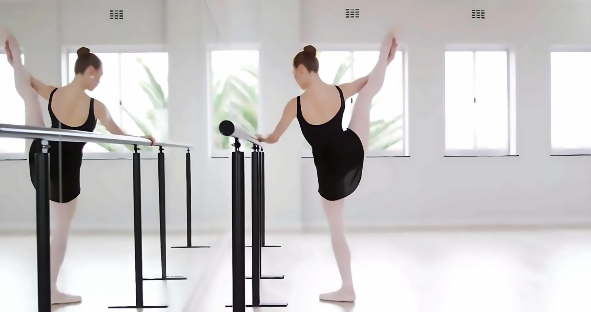 Sala da ballo professionale con spazi ampi e attrezzature moderne per la danza da sala